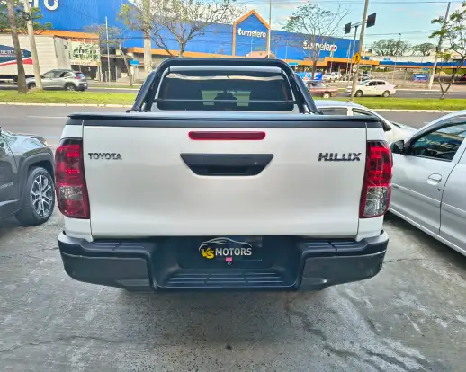 TOYOTA-HILUX-2022