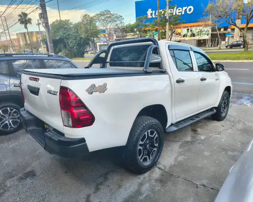TOYOTA-HILUX-2022