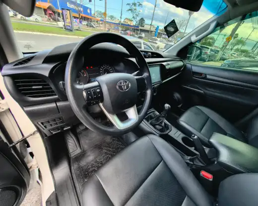 TOYOTA-HILUX-2022