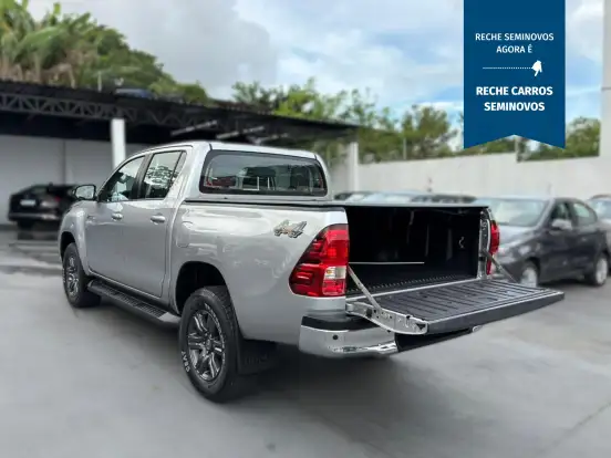 TOYOTA-HILUX-2.8 D-4D TURBO DIESEL CD SR 4X4 AUTOMÁTICO TOYOTA-HILUX-2023