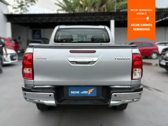 TOYOTA-HILUX-2.8 D-4D TURBO DIESEL CD SR 4X4 AUTOMÁTICO TOYOTA-HILUX-2023