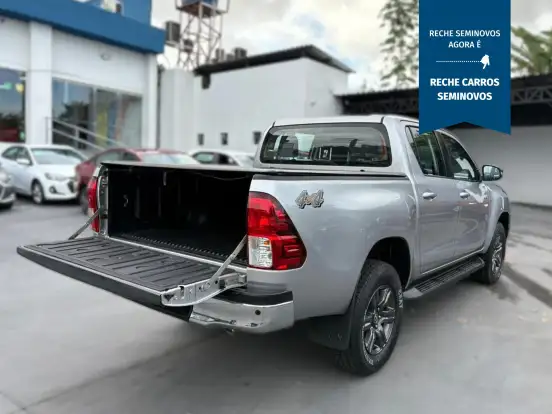 TOYOTA-HILUX-2.8 D-4D TURBO DIESEL CD SR 4X4 AUTOMÁTICO TOYOTA-HILUX-2023