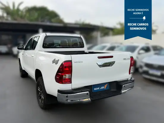 TOYOTA-HILUX-2.8 D-4D TURBO DIESEL CD SR 4X4 AUTOMÁTICO TOYOTA-HILUX-2023