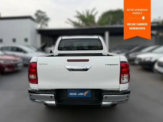 TOYOTA-HILUX-2.8 D-4D TURBO DIESEL CD SR 4X4 AUTOMÁTICO TOYOTA-HILUX-2023