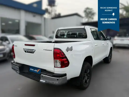 TOYOTA-HILUX-2.8 D-4D TURBO DIESEL CD SR 4X4 AUTOMÁTICO TOYOTA-HILUX-2023