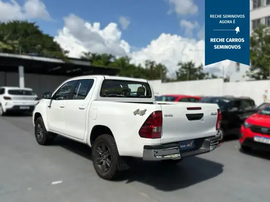 TOYOTA-HILUX-2.8 D-4D TURBO DIESEL CD SR 4X4 AUTOMÁTICO TOYOTA-HILUX-2023