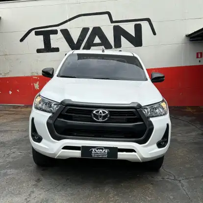 TOYOTA-HILUX-2023