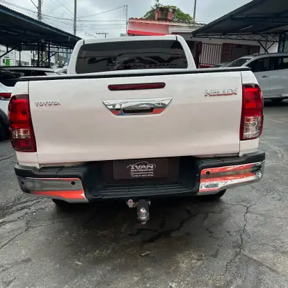 TOYOTA-HILUX-2023