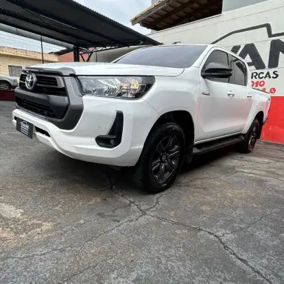 TOYOTA-HILUX-2023