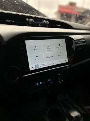 TOYOTA-HILUX-2023