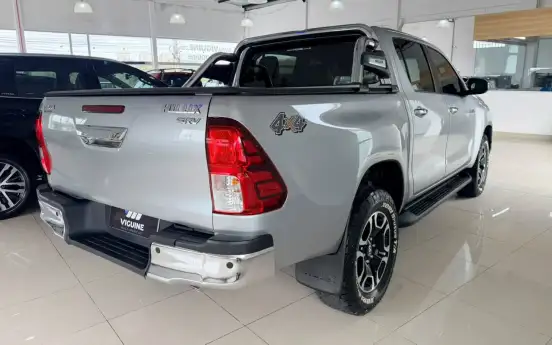 TOYOTA-HILUX-2023