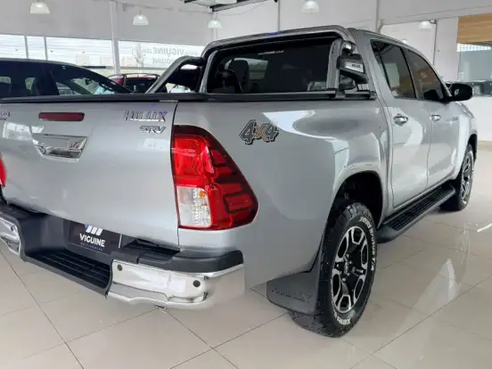 TOYOTA-HILUX-2.8 D-4D TURBO DIESEL CD SRV 4X4 AUTOMÁTICO TOYOTA-HILUX-2023