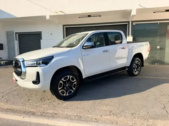TOYOTA-HILUX-2.8 D-4D TURBO DIESEL CD SRV 4X4 AUTOMÁTICO TOYOTA-HILUX-2024