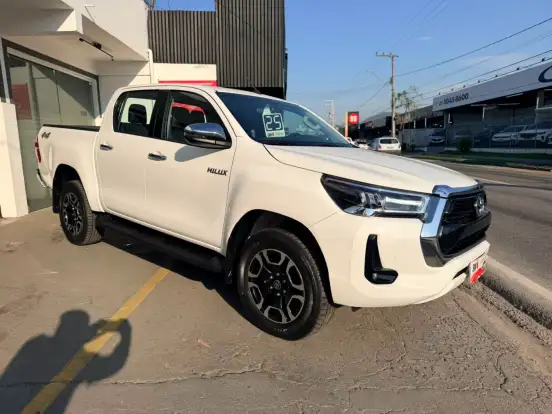 TOYOTA-HILUX-2.8 D-4D TURBO DIESEL CD SRV 4X4 AUTOMÁTICO TOYOTA-HILUX-2024