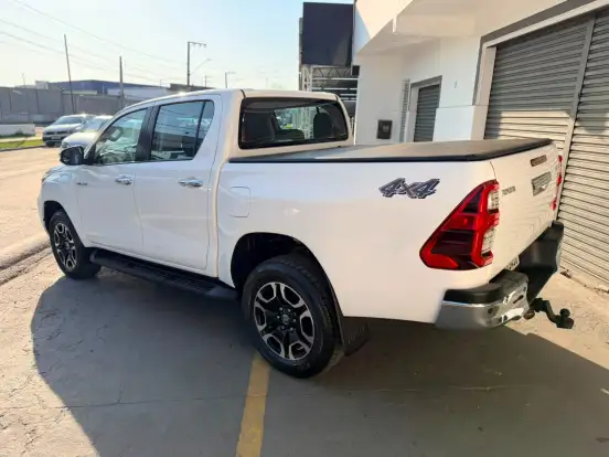 TOYOTA-HILUX-2.8 D-4D TURBO DIESEL CD SRV 4X4 AUTOMÁTICO TOYOTA-HILUX-2024
