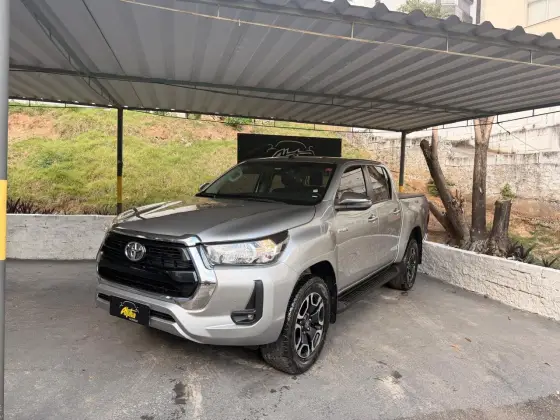 TOYOTA HILUX 2.8 D-4D TURBO DIESEL CD SRV 4X4 AUTOMÁTICO