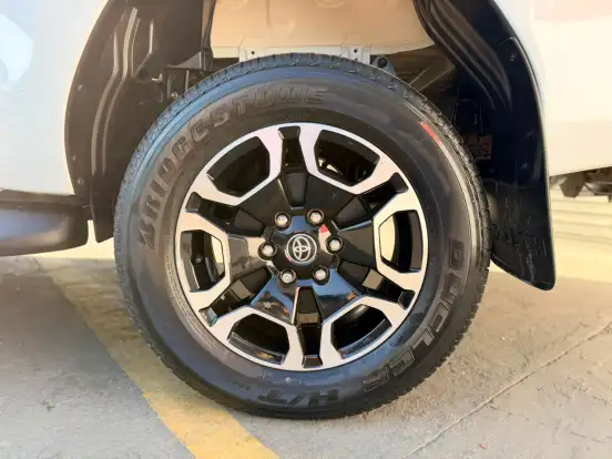 TOYOTA-HILUX-2024