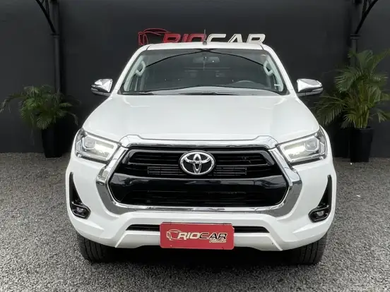 TOYOTA-HILUX-2.8 D-4D TURBO DIESEL CD SRV 4X4 AUTOMÁTICO TOYOTA-HILUX-2025