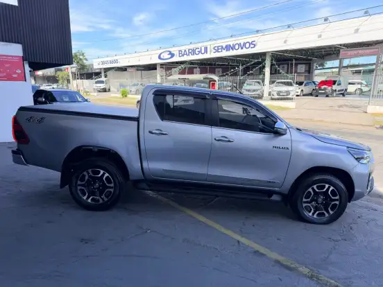 TOYOTA-HILUX-2.8 D-4D TURBO DIESEL CD SRX 4X4 AUTOMÁTICO TOYOTA-HILUX-2023