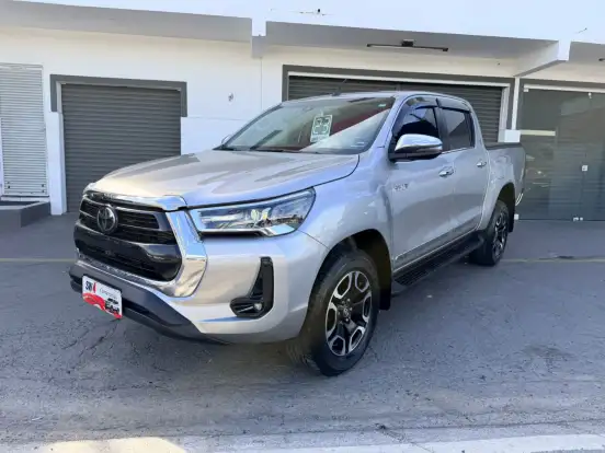 TOYOTA-HILUX-2.8 D-4D TURBO DIESEL CD SRX 4X4 AUTOMÁTICO TOYOTA-HILUX-2023
