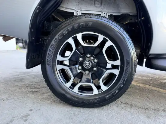 TOYOTA-HILUX-2023