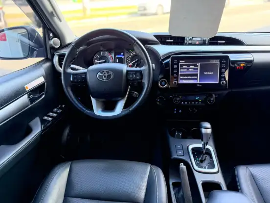 TOYOTA-HILUX-2023