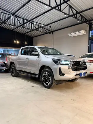 TOYOTA HILUX 2.8 D-4D TURBO DIESEL CD SRX 4X4 AUTOMÁTICO