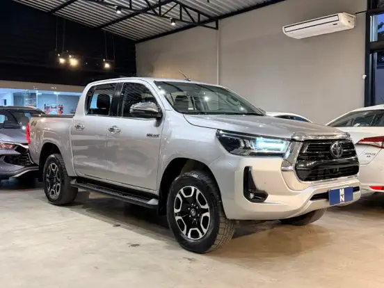 TOYOTA-HILUX-2.8 D-4D TURBO DIESEL CD SRX 4X4 AUTOMÁTICO TOYOTA-HILUX-2022