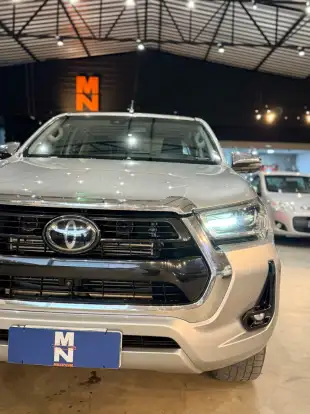 TOYOTA-HILUX-2022