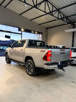 TOYOTA-HILUX-2022