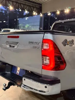 TOYOTA-HILUX-2022