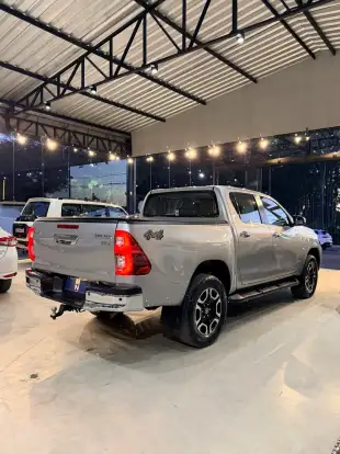 TOYOTA-HILUX-2.8 D-4D TURBO DIESEL CD SRX 4X4 AUTOMÁTICO TOYOTA-HILUX-2022