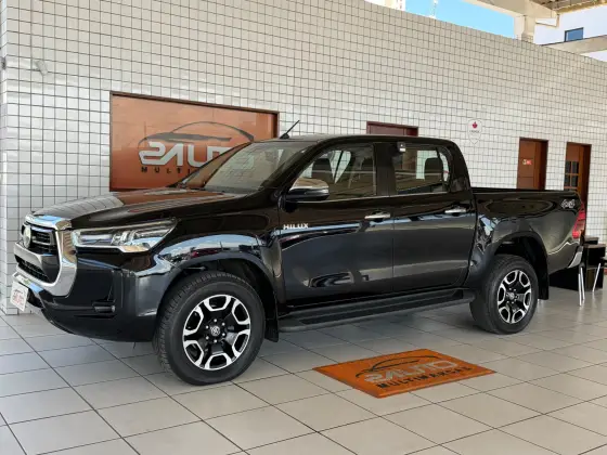 TOYOTA HILUX 2.8 D-4D TURBO DIESEL CD SRX 4X4 AUTOMÁTICO