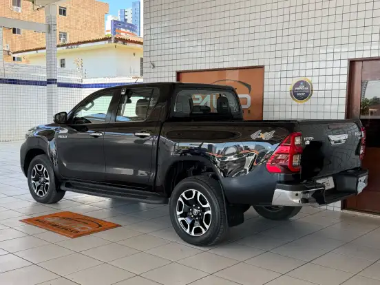 TOYOTA-HILUX-2022