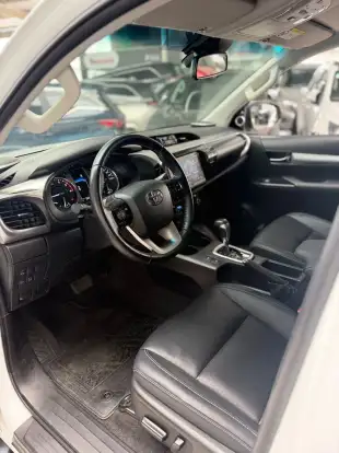 TOYOTA-HILUX-2.8 D-4D TURBO DIESEL CD SRX PLUS 4X4 AUTOMÁTICO TOYOTA-HILUX-2025