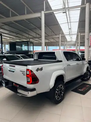 TOYOTA-HILUX-2025