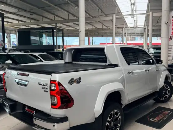 TOYOTA-HILUX-2.8 D-4D TURBO DIESEL CD SRX PLUS 4X4 AUTOMÁTICO TOYOTA-HILUX-2025