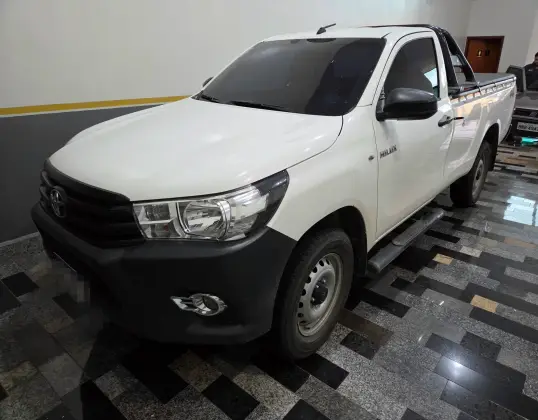 TOYOTA HILUX 2.8 D-4D TURBO DIESEL CS 4X4 MANUAL