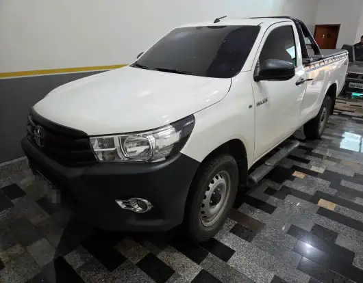 TOYOTA-HILUX-2023