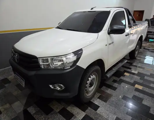 TOYOTA-HILUX-2023