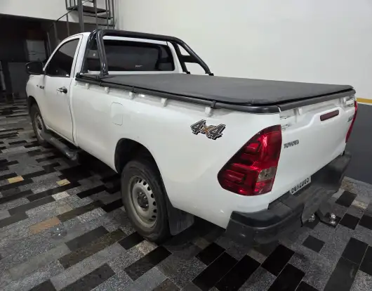 TOYOTA-HILUX-2023