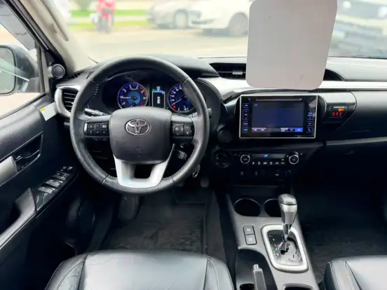 TOYOTA-HILUX-2016