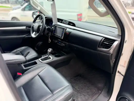 TOYOTA-HILUX-2016