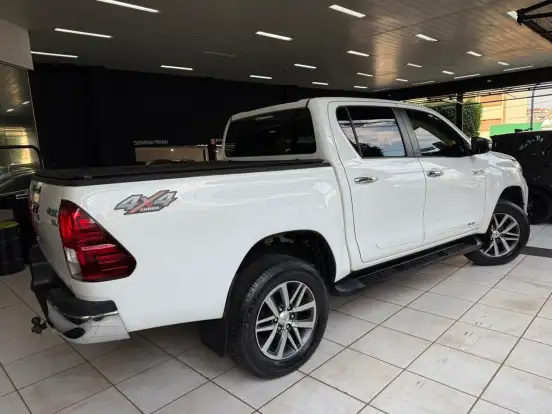 TOYOTA-HILUX-2018