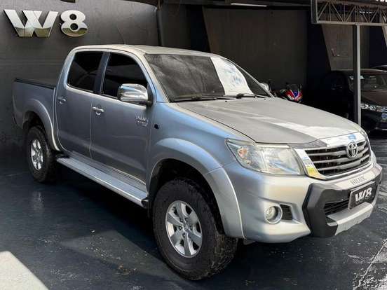 TOYOTA-HILUX-2015