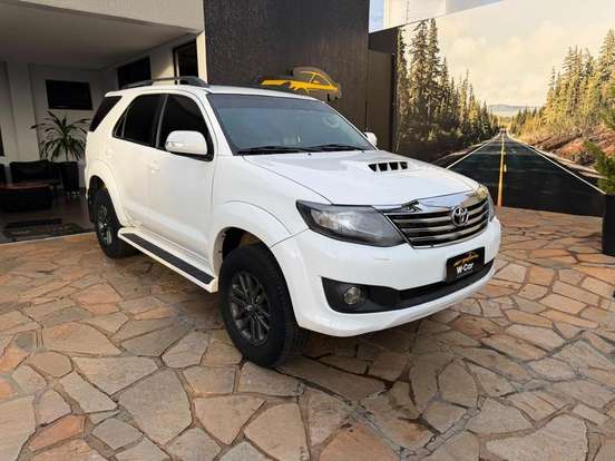 TOYOTA-HILUX-2014
