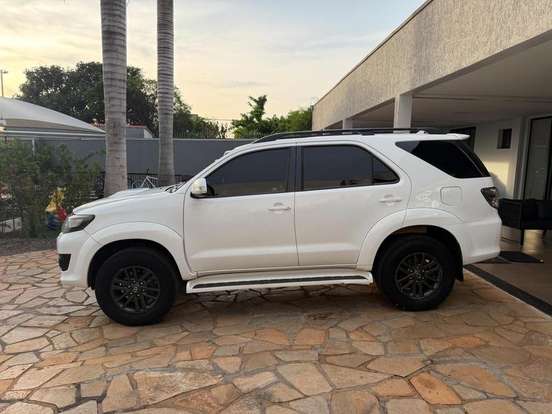 TOYOTA-HILUX-2014