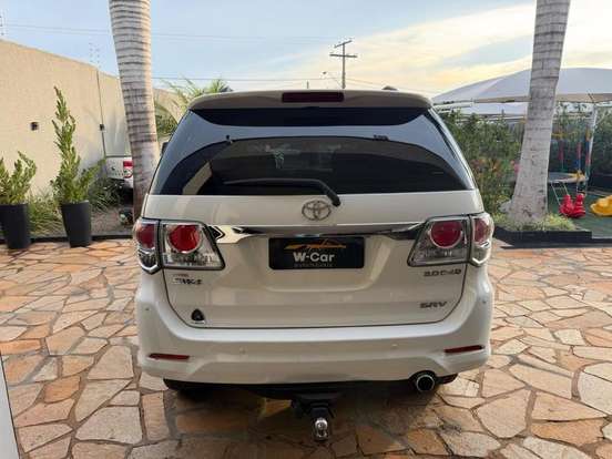TOYOTA-HILUX-2014