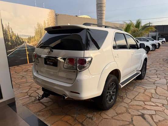 TOYOTA-HILUX-2014