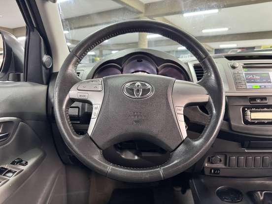 TOYOTA-HILUX-2.7 SRV 4X4 CD 16V FLEX 4P AUTOMÁTICO TOYOTA-HILUX-2012